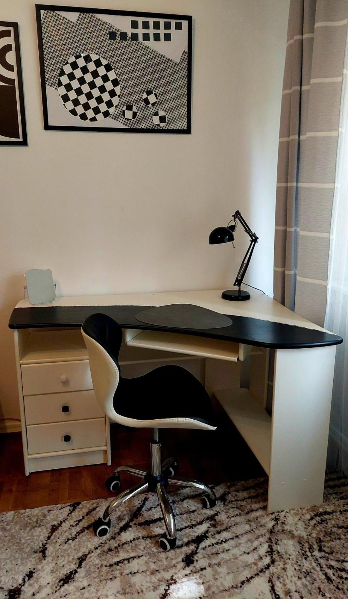 Wola Blisko Metra Homestay *