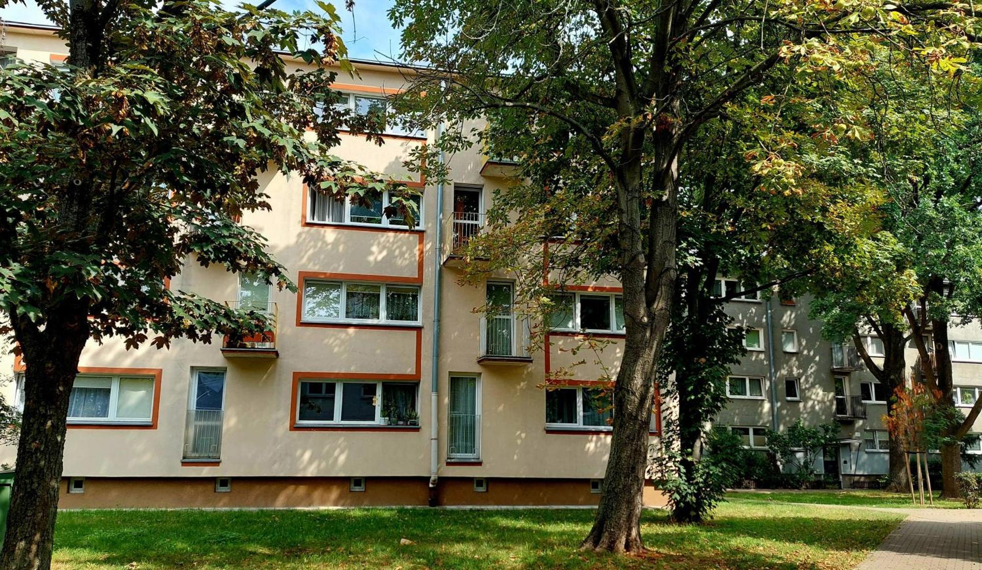 Wola Blisko Metra Homestay *